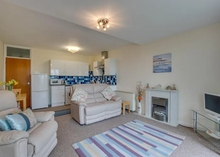 Seacroft 6 Carthew Court
