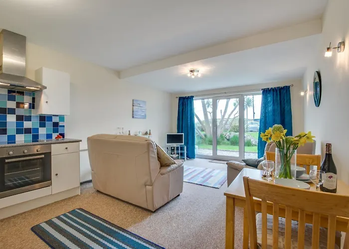Seacroft 6 Carthew Court