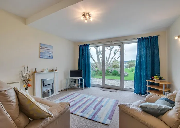 Seacroft 6 Carthew Court